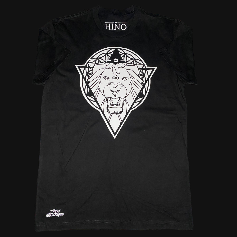 
                      
                        Camiseta ligera de león Hino x Ayos
                      
                    