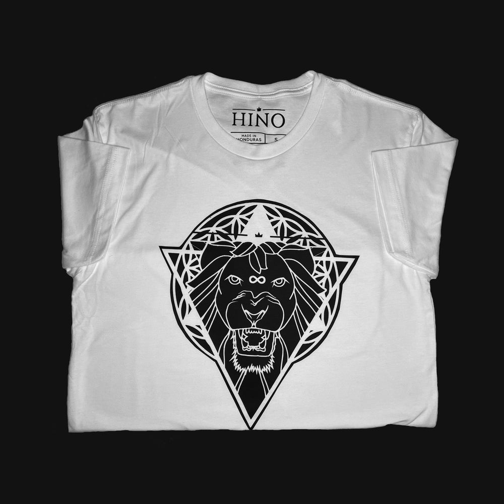 
                      
                        Camiseta ligera de león Hino x Ayos
                      
                    